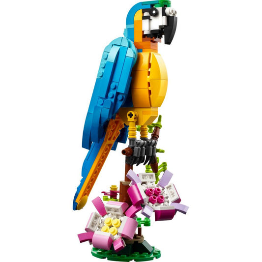 LEGO® Creator Egzotik Papağan 31136 - 7 Yaş ve Üzeri Çocuklar için Papağan, Balık ve Kurbağa Modelleri İçeren Yaratıcı Oyuncak Yapım Seti (253 Parça)
