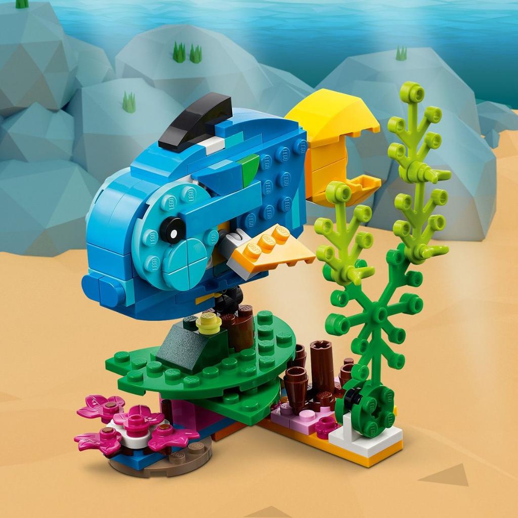 LEGO® Creator Egzotik Papağan 31136 - 7 Yaş ve Üzeri Çocuklar için Papağan, Balık ve Kurbağa Modelleri İçeren Yaratıcı Oyuncak Yapım Seti (253 Parça)