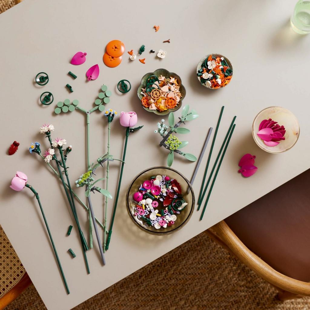 LEGO LEGO® Botanicals Pembe Çiçek Buketi 10342 - Yetişkinler için Dekoratif Çiçek Yapım Seti (749 Parça)